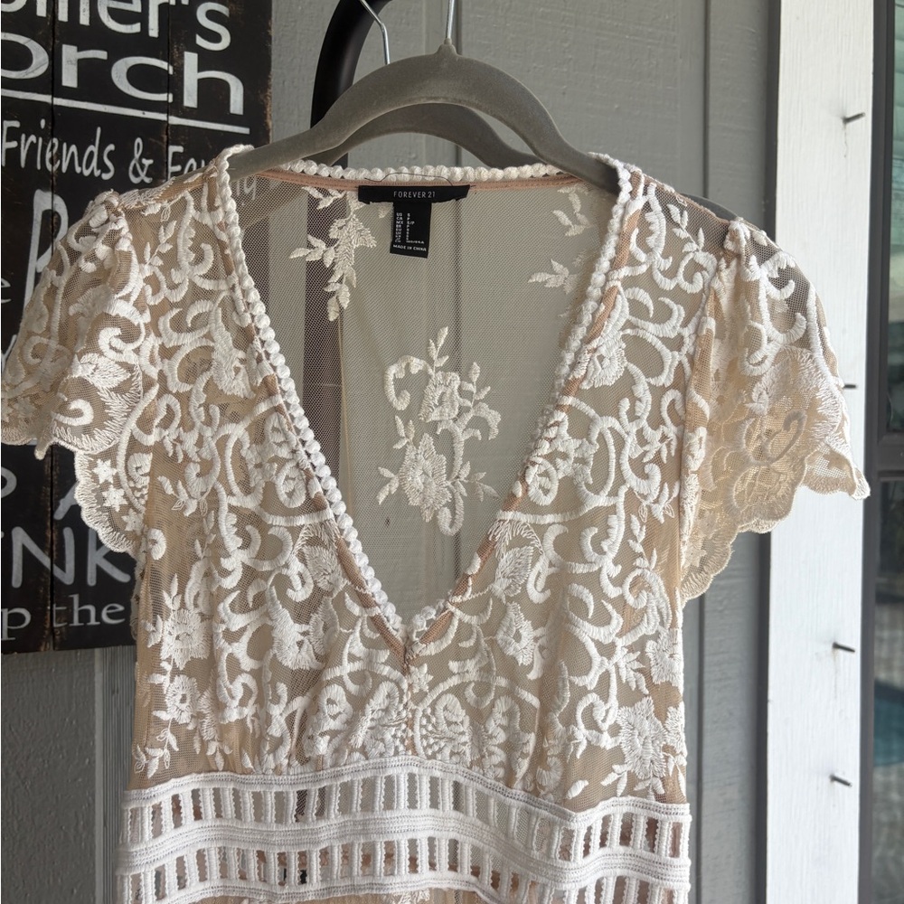 NWOT, Forever 21 Tan Pink Flutter Sleeve V-Neck Mesh Embroidered Gown - Picture 6 of 9